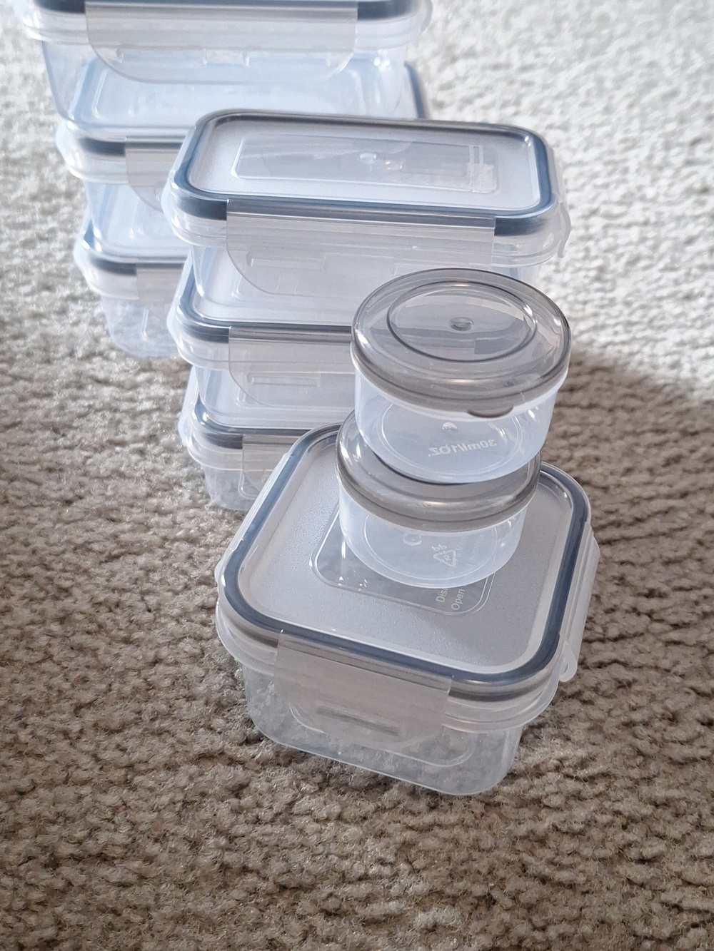 Small Clear Plastic Food Storage Container Set with Gray Sealing Lids
